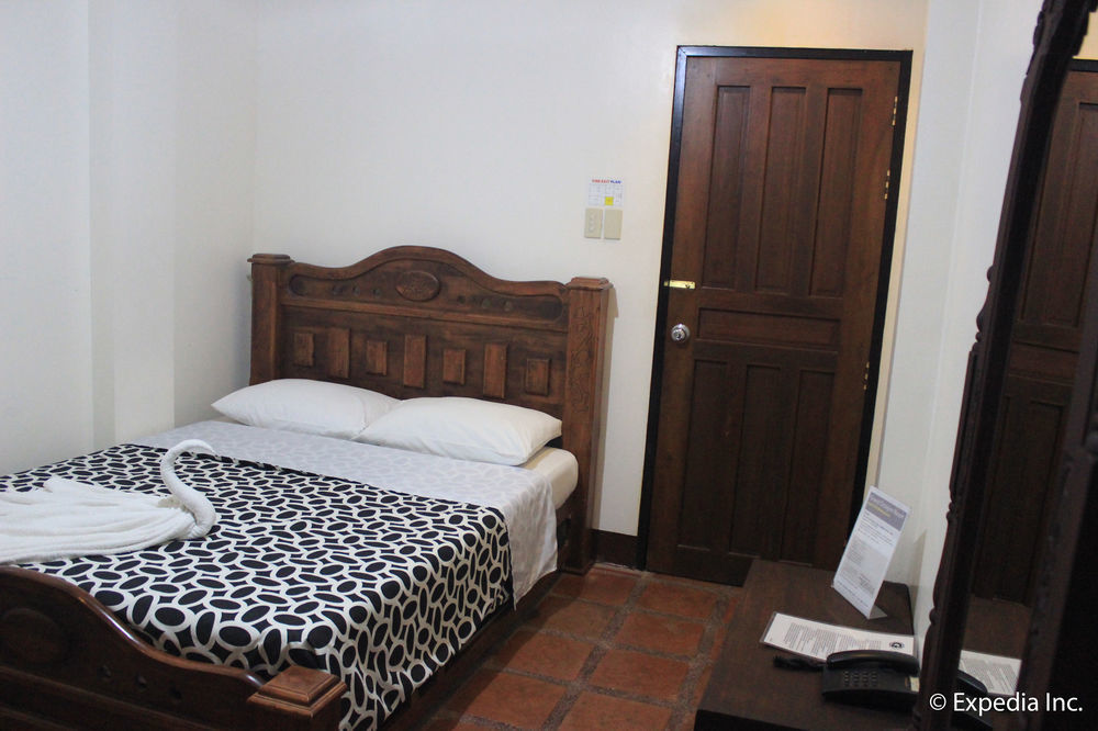 Grand Octagon Resort Laoag Exterior photo